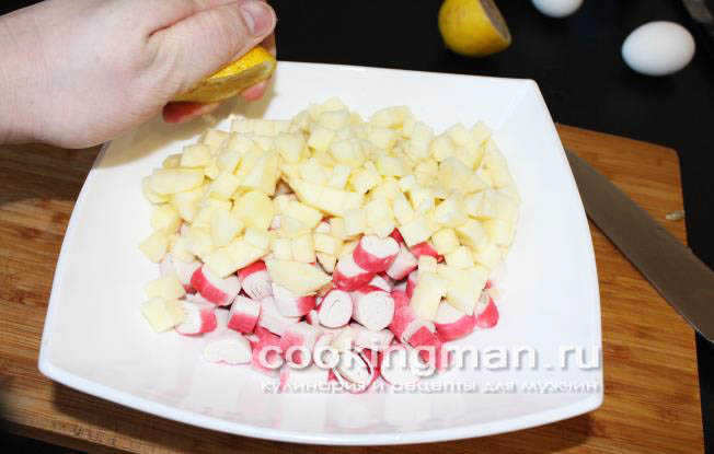 салат с крабовыми палочками фото
