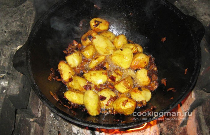 Картошка жареная с салом и луком