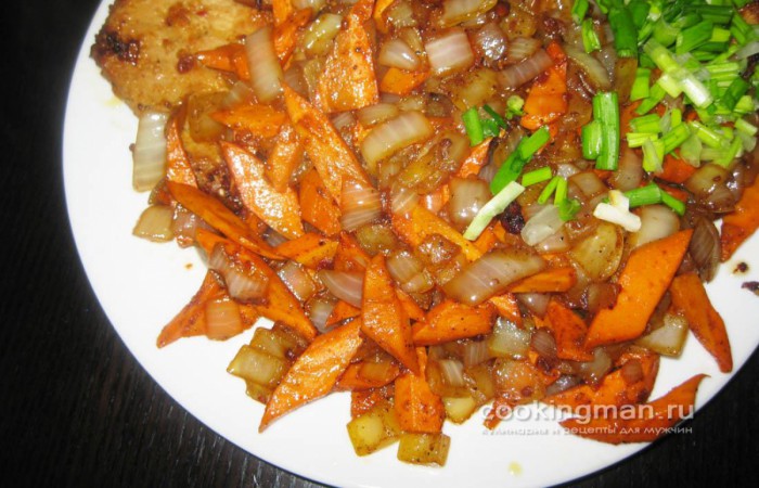 Гарнир к мясу - обжаренные лук с морковкой