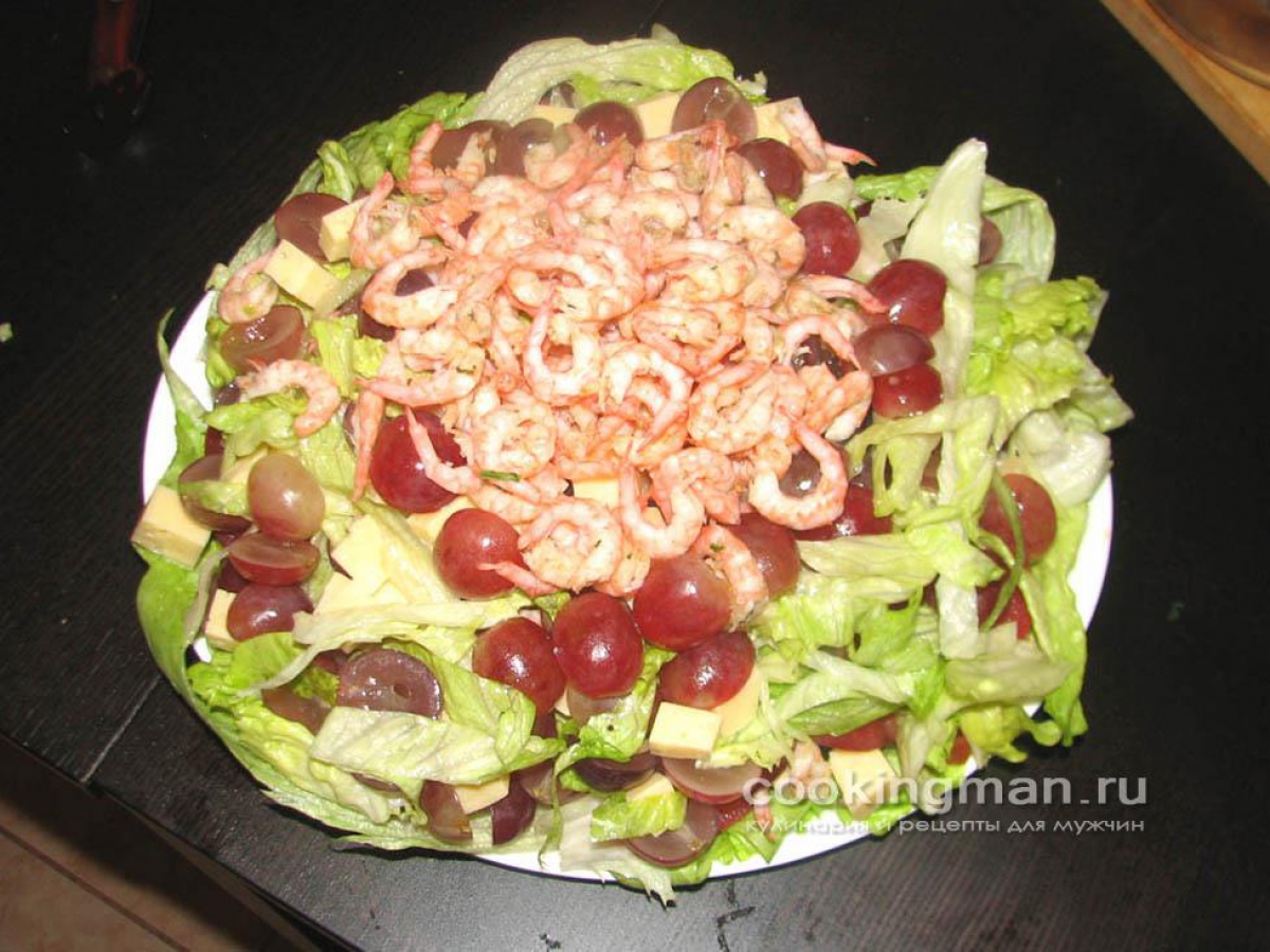 Салат с креветками, помидорами, сыром и яйцами - рецепт приготовления с пошаговыми фото