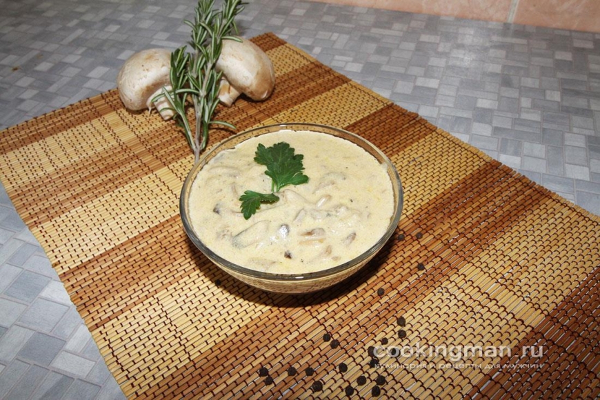 Фото грибного соуса из шампиньонов со сливками