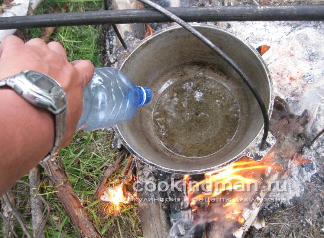 Плов из тушенки походное блюдо